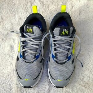 NIKE AIR MAX- size 9.5